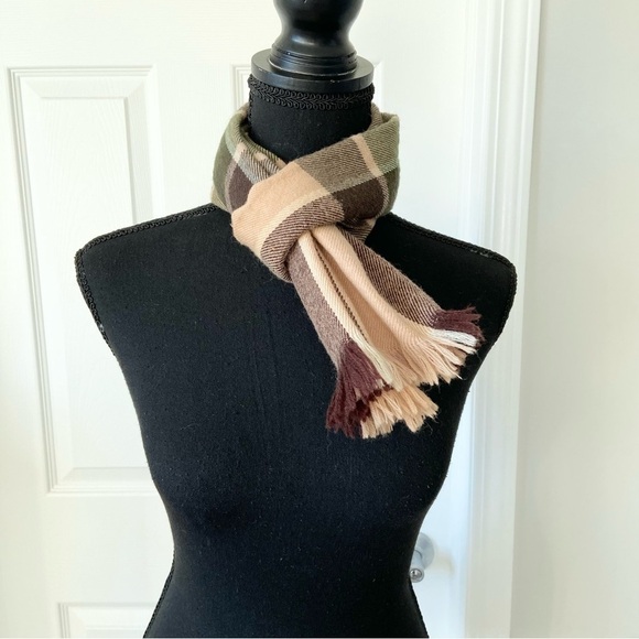 Vintage Paulo Conti Pure Wool Plaid Rectangle Scarf  with Fringe - Picture 2 of 9